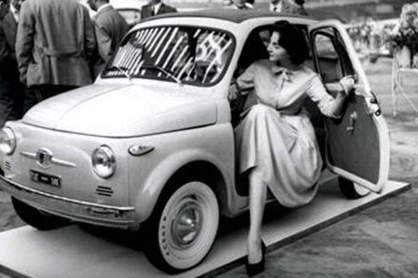 02 luglio, 1957 – Torino: La prima 500